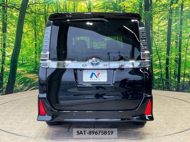 Toyota VOXY HYBRID 2021-09 7621291-15