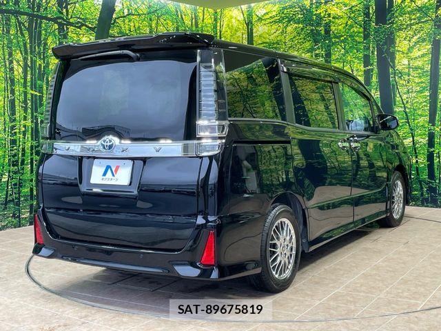 Toyota VOXY HYBRID 2021-09 7621291-17