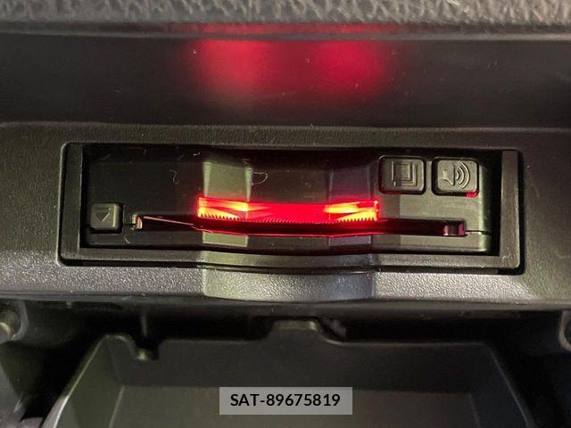 Toyota VOXY HYBRID 2021-09 7621291-7