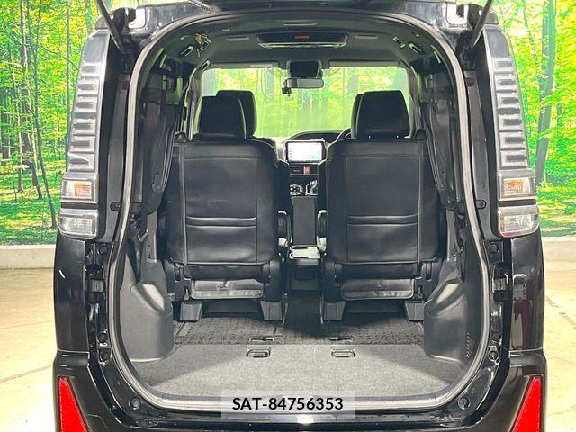Toyota VOXY HYBRID 2018-04 7621295-10