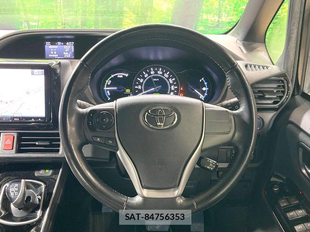 Toyota VOXY HYBRID 2018-04 7621295-11