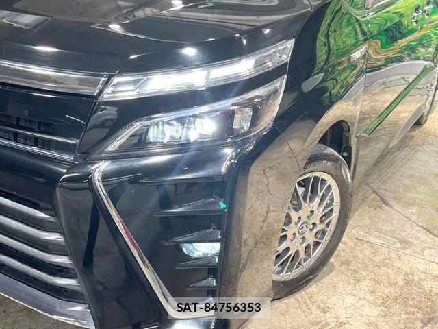 Toyota VOXY HYBRID 2018-04 7621295-12