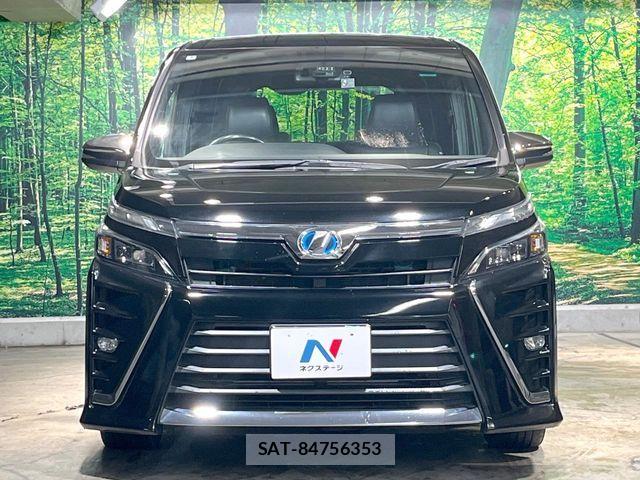 Toyota VOXY HYBRID 2018-04 7621295-14