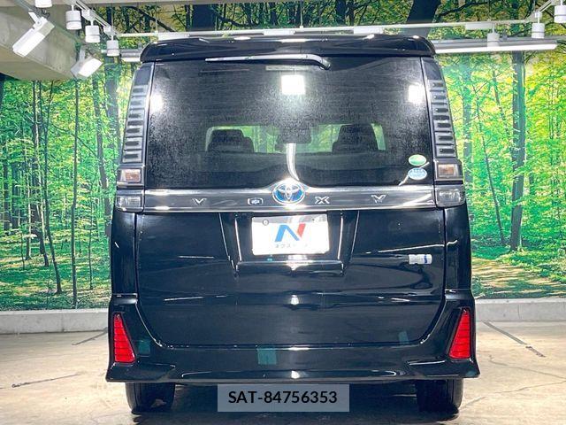 Toyota VOXY HYBRID 2018-04 7621295-15