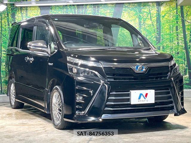 Toyota VOXY HYBRID 2018-04 7621295-16