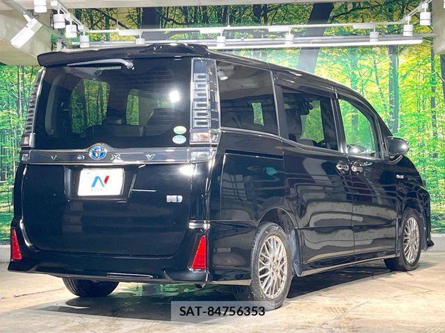 Toyota VOXY HYBRID 2018-04 7621295-17