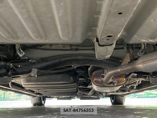 Toyota VOXY HYBRID 2018-04 7621295-19
