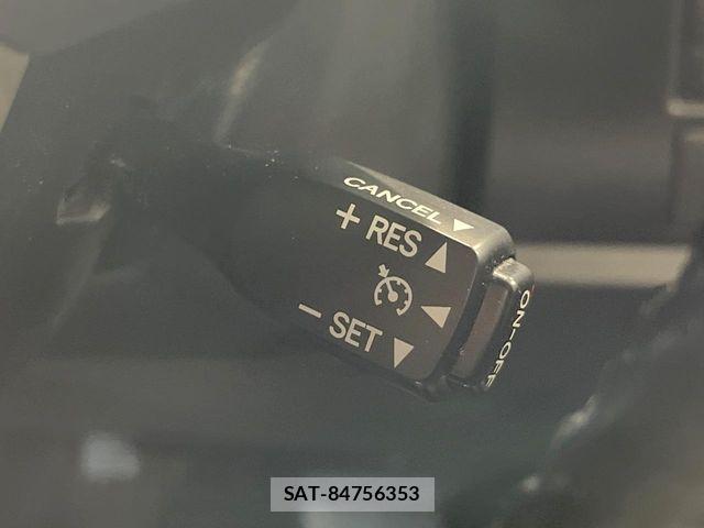 Toyota VOXY HYBRID 2018-04 7621295-4