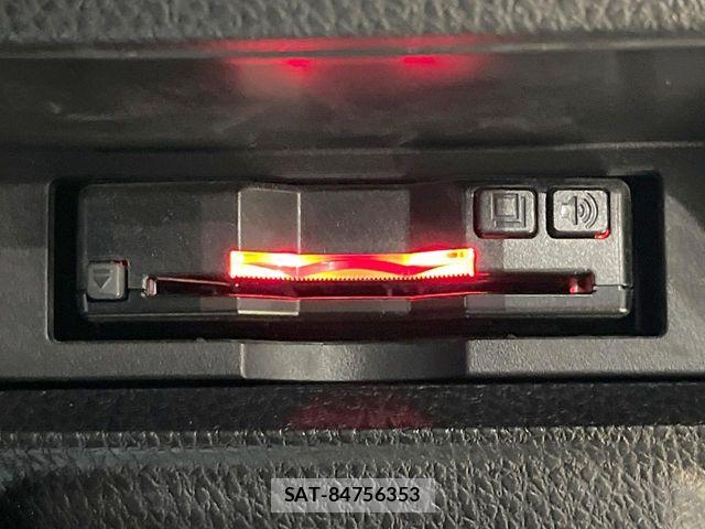 Toyota VOXY HYBRID 2018-04 7621295-5