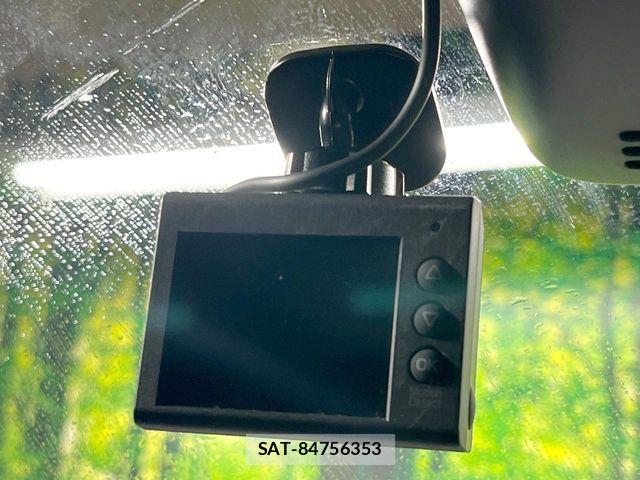 Toyota VOXY HYBRID 2018-04 7621295-6