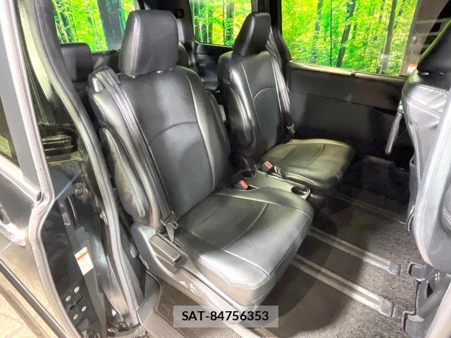 Toyota VOXY HYBRID 2018-04 7621295-8