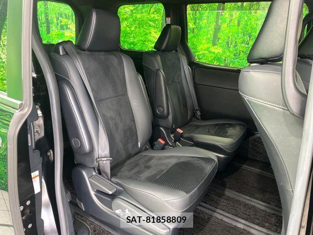 Toyota VOXY HYBRID 2021-06 7621293-10
