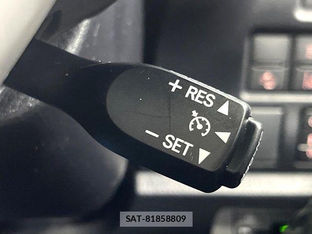 Toyota VOXY HYBRID 2021-06 7621293-6