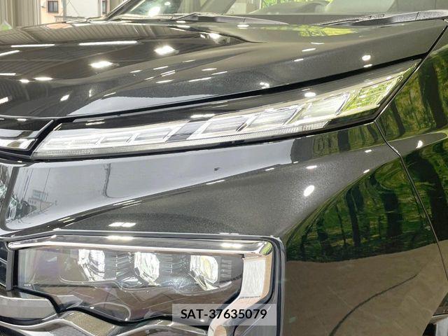 Toyota VOXY HYBRID 2024-04 7621264-12