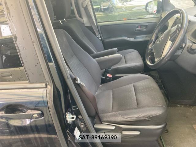 Toyota VOXY HYBRID 2014-06 7621307-10