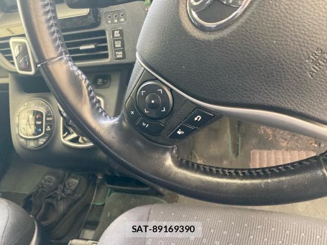Toyota VOXY HYBRID 2014-06 7621307-12