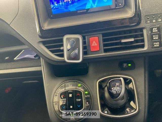 Toyota VOXY HYBRID 2014-06 7621307-15