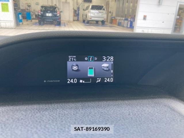 Toyota VOXY HYBRID 2014-06 7621307-16