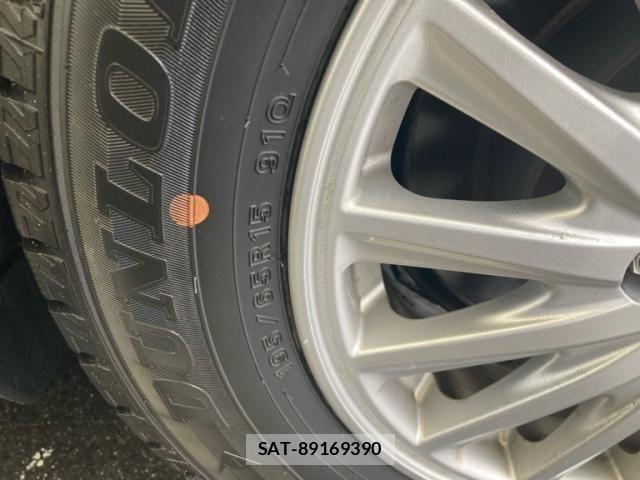 Toyota VOXY HYBRID 2014-06 7621307-6