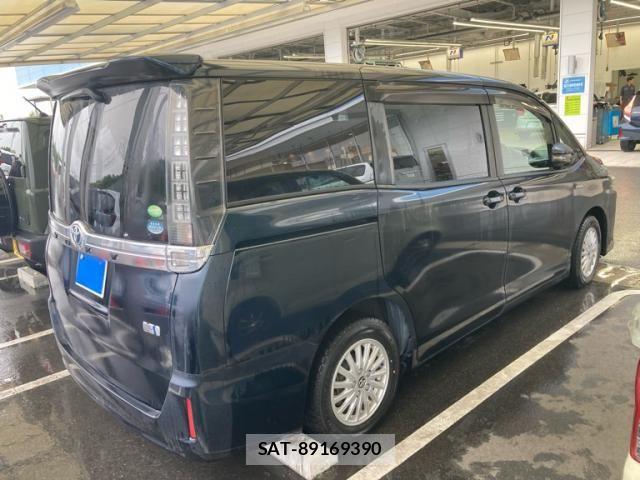 Toyota VOXY HYBRID 2014-06 7621307-7