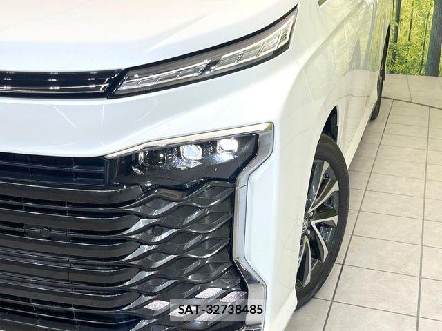 Toyota VOXY HYBRID 2024-01 7621262-12