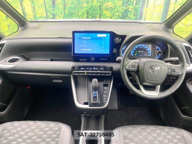 Toyota VOXY HYBRID 2024-01 7621262-1