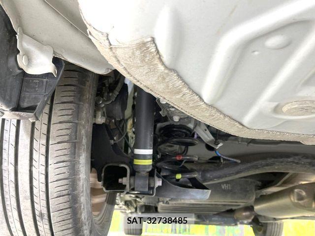 Toyota VOXY HYBRID 2024-01 7621262-19