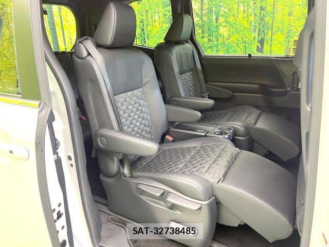 Toyota VOXY HYBRID 2024-01 7621262-8
