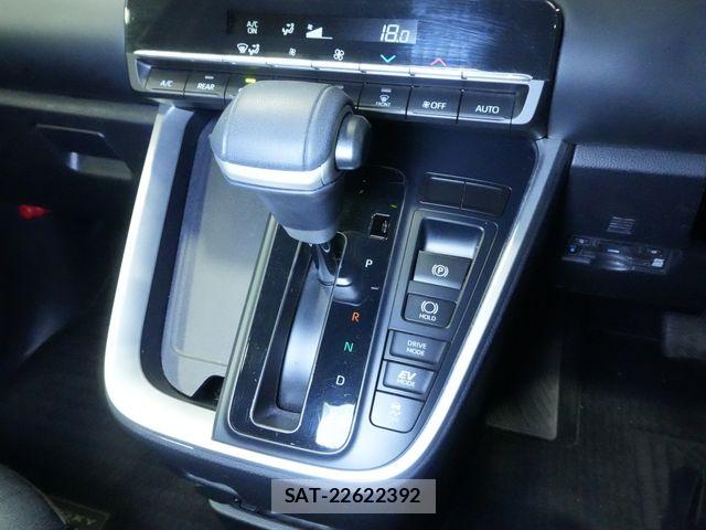 Toyota VOXY HYBRID 2023-02 7621290-19