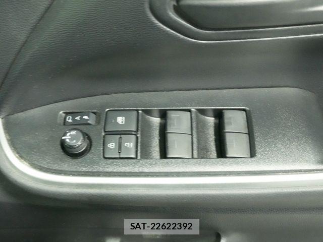 Toyota VOXY HYBRID 2023-02 7621290-23