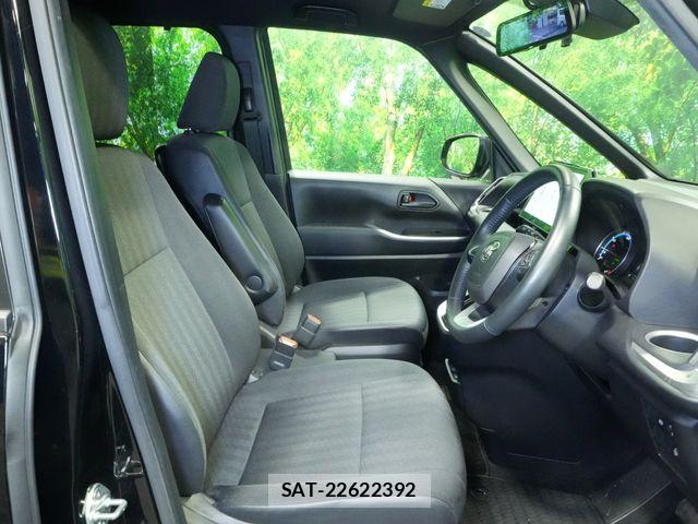 Toyota VOXY HYBRID 2023-02 7621290-26