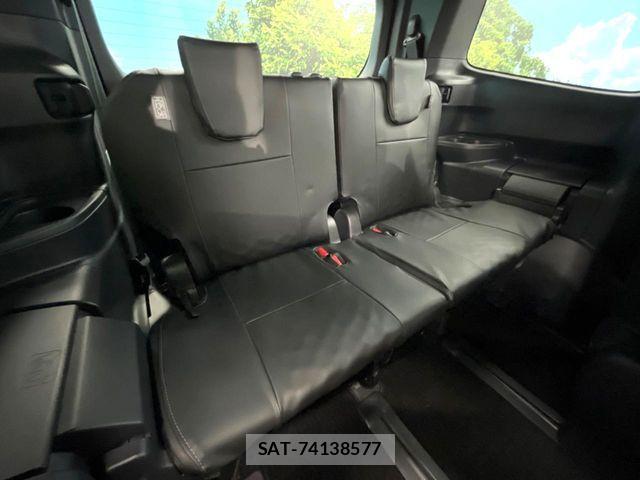 Toyota VOXY HYBRID 2022-06 7621285-9