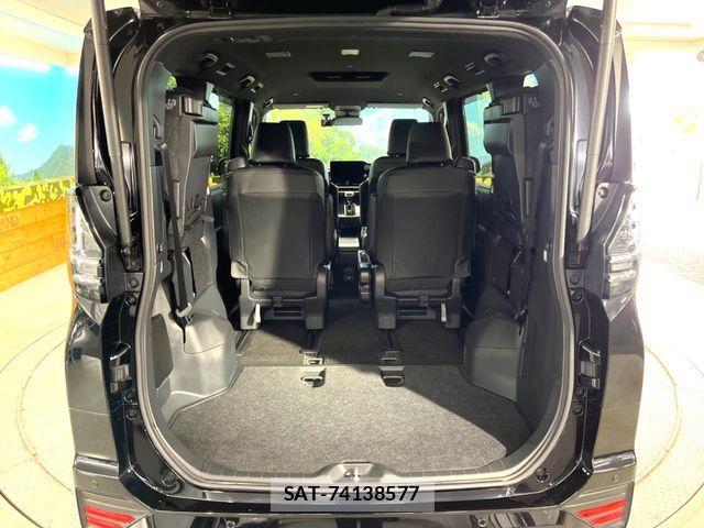 Toyota VOXY HYBRID 2022-06 7621285-10