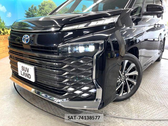Toyota VOXY HYBRID 2022-06 7621285-12