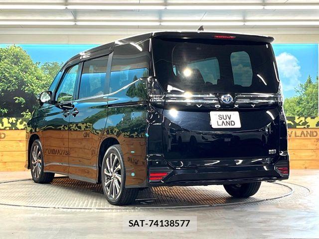Toyota VOXY HYBRID 2022-06 7621285-17