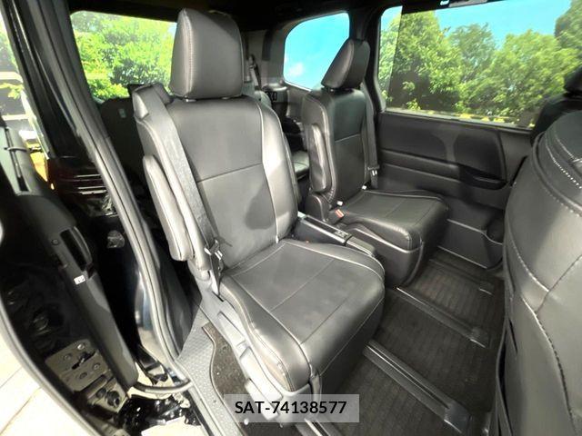 Toyota VOXY HYBRID 2022-06 7621285-8