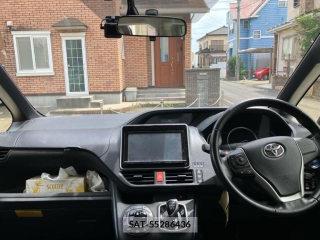 Toyota VOXY HYBRID 2015-07 7621310-11