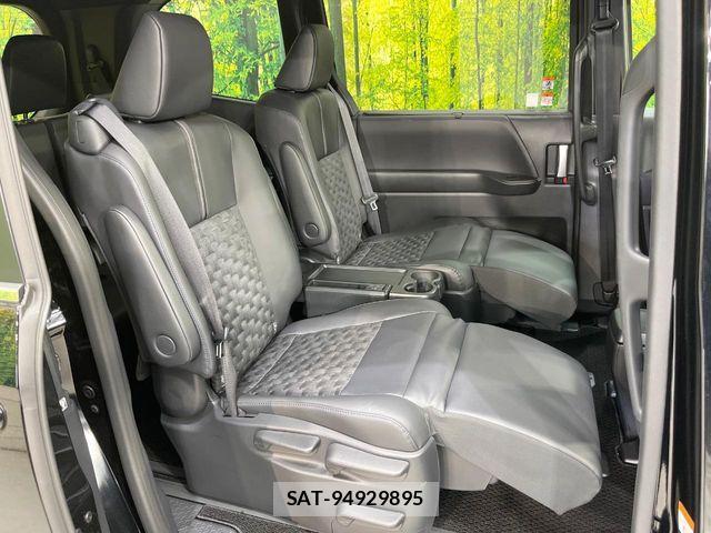 Toyota VOXY HYBRID 2026-02 7621260-8