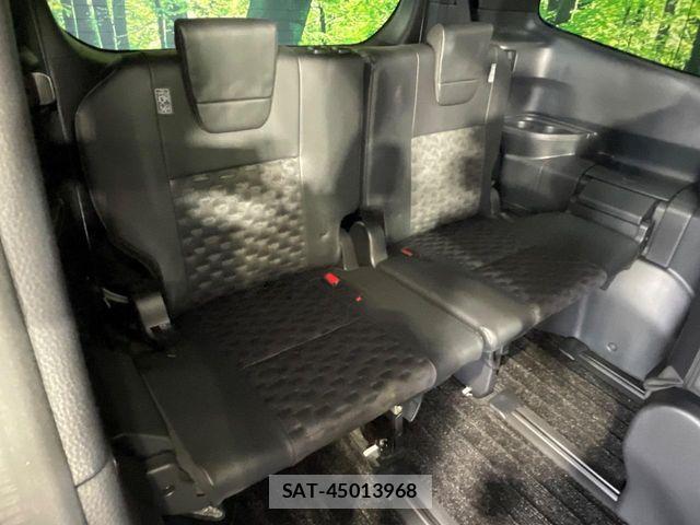Toyota VOXY HYBRID 2023-06 7621284-9