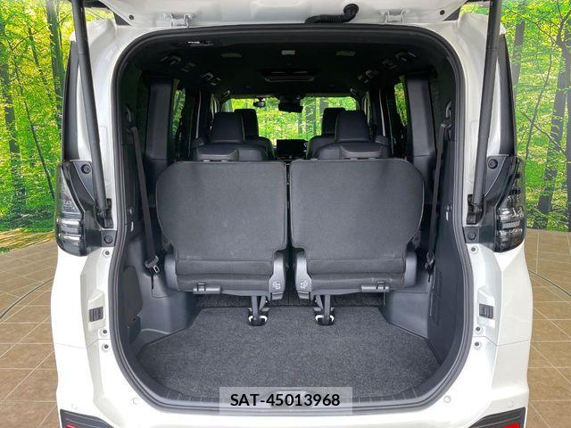 Toyota VOXY HYBRID 2023-06 7621284-10