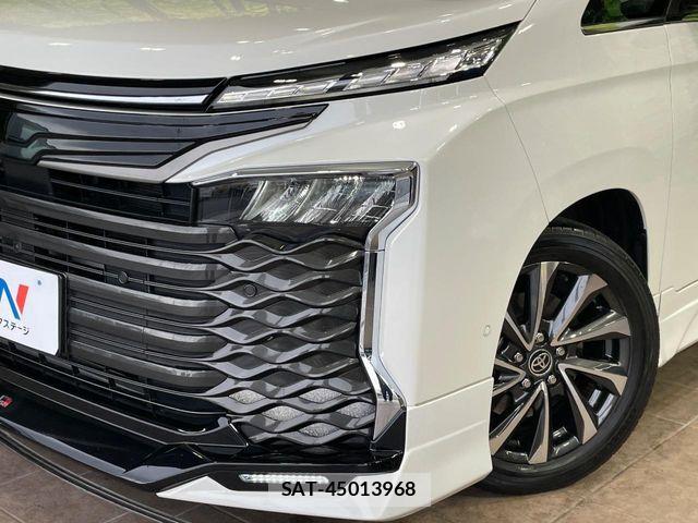 Toyota VOXY HYBRID 2023-06 7621284-12