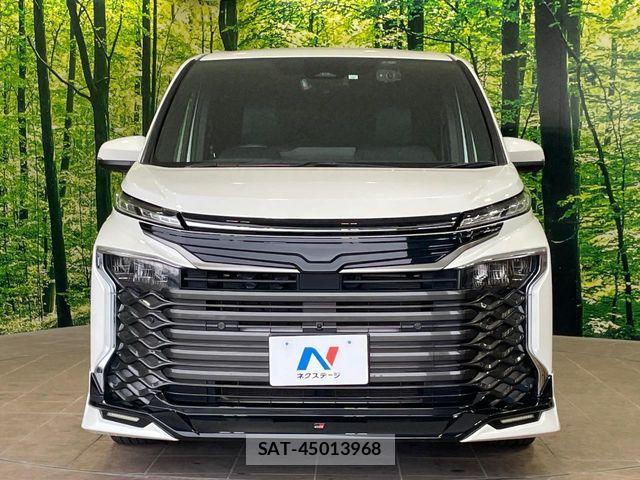 Toyota VOXY HYBRID 2023-06 7621284-14
