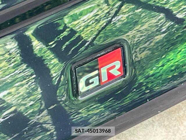 Toyota VOXY HYBRID 2023-06 7621284-4