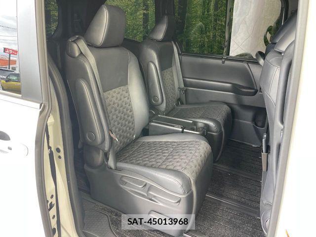 Toyota VOXY HYBRID 2023-06 7621284-8