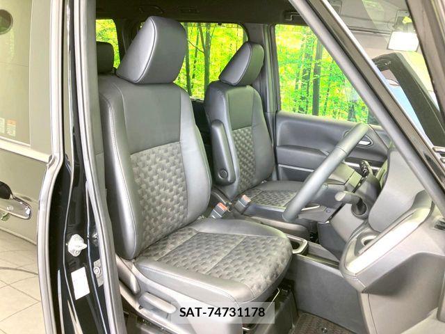 Toyota VOXY HYBRID 2024-08 7730645-10
