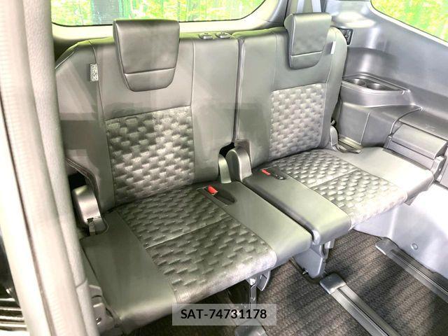 Toyota VOXY HYBRID 2024-08 7730645-12