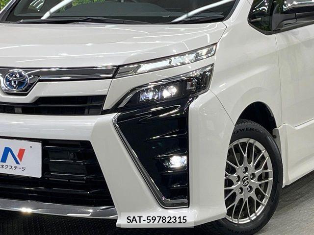 Toyota VOXY HYBRID 2021-09 7730674-12