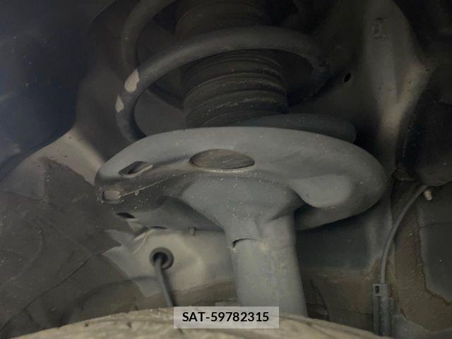 Toyota VOXY HYBRID 2021-09 7730674-19