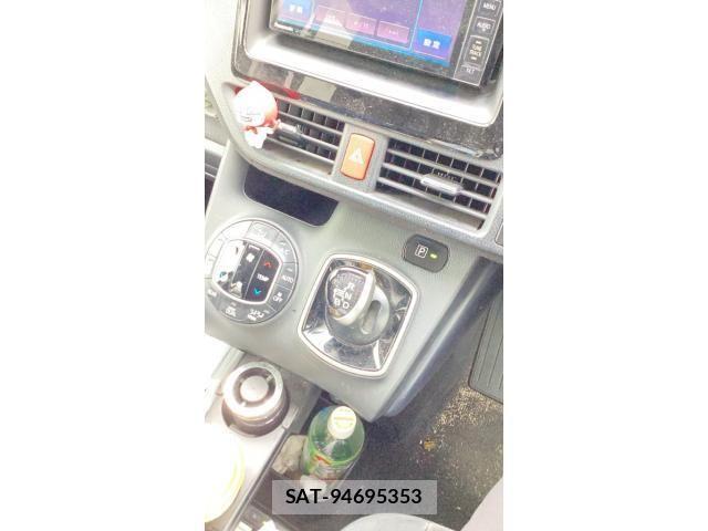 Toyota VOXY HYBRID 2015-08 7730686-13