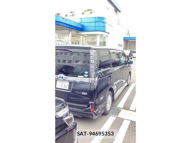 Toyota VOXY HYBRID 2015-08 7730686-1